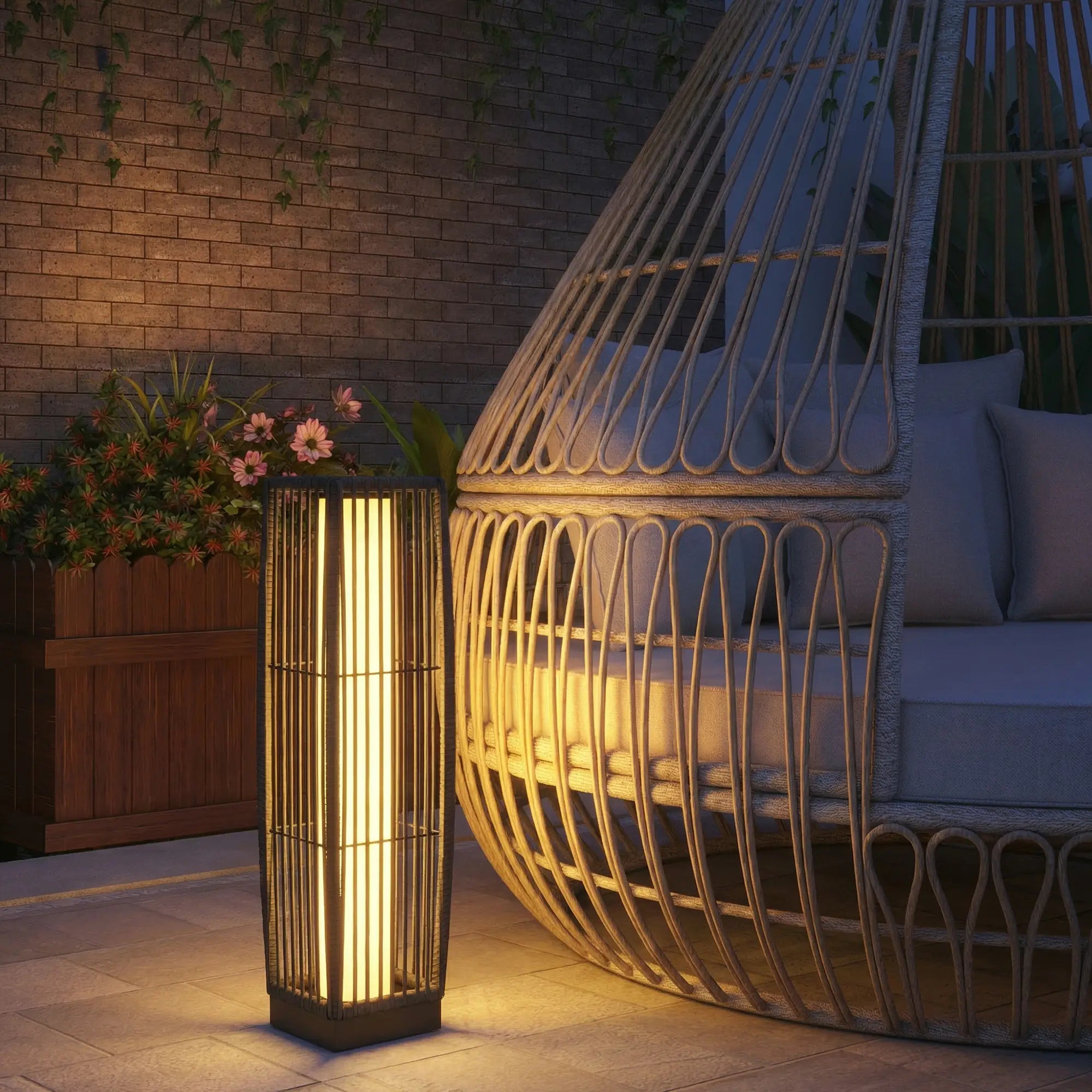 Outdoor Lighting & Decor
