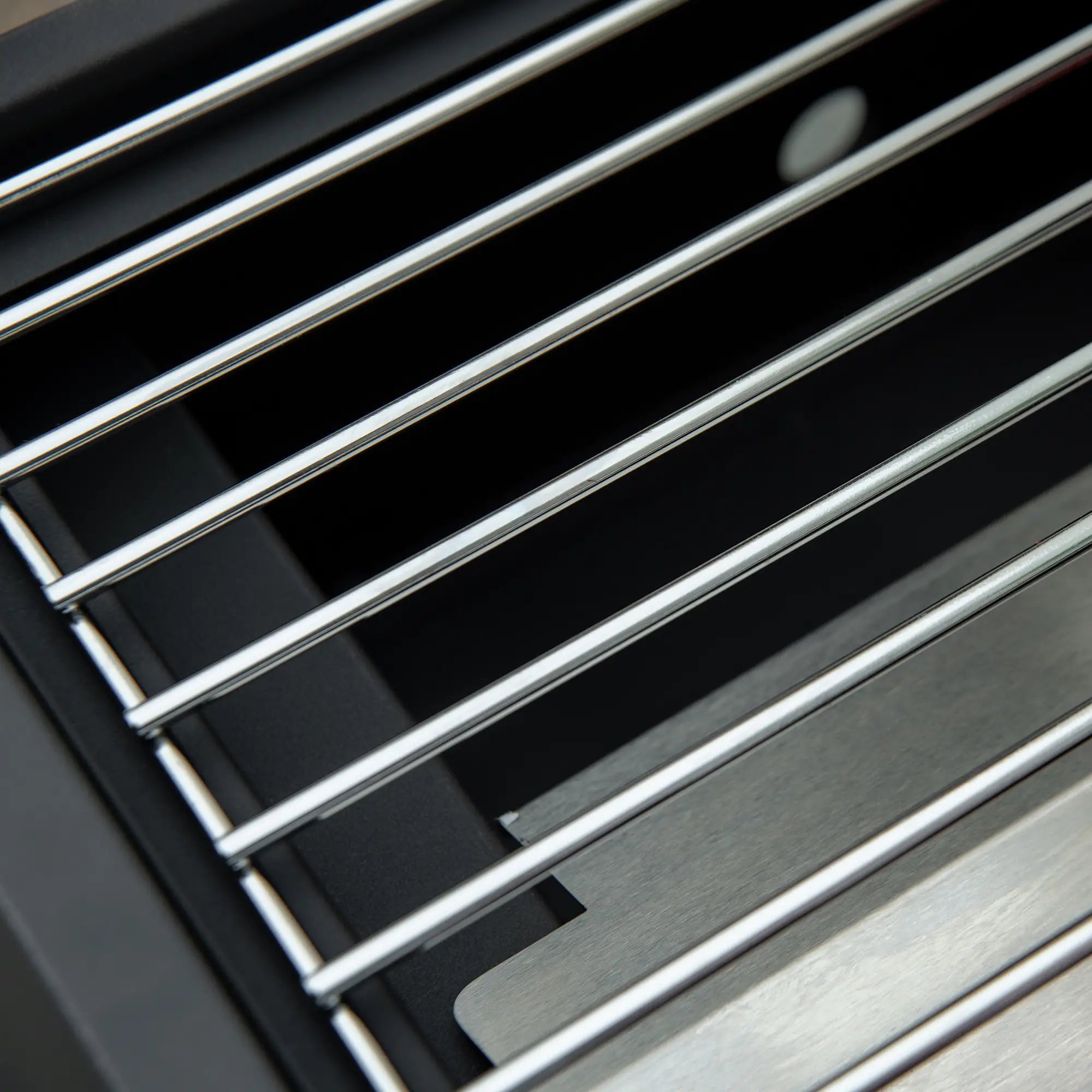 2 Burner Portable Gas BBQ Grill with Lid & Thermometer, Folding Tabletop Outdoor Barbecue, Carbon Steel Body, 5.86kW – Black