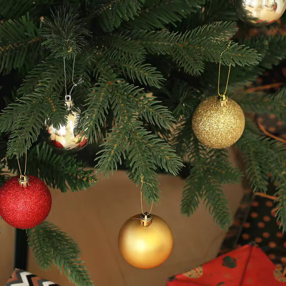 5ft Artificial Spruce Christmas Tree – 1121 Branch Tips, Realistic Bushy Design with Metal Stand